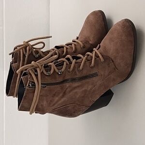 DOLCE BY MOJO MOXY, ZIP & TIE, FAUX SUEDE, BOHO, WESTERN,ANKLE BOOT